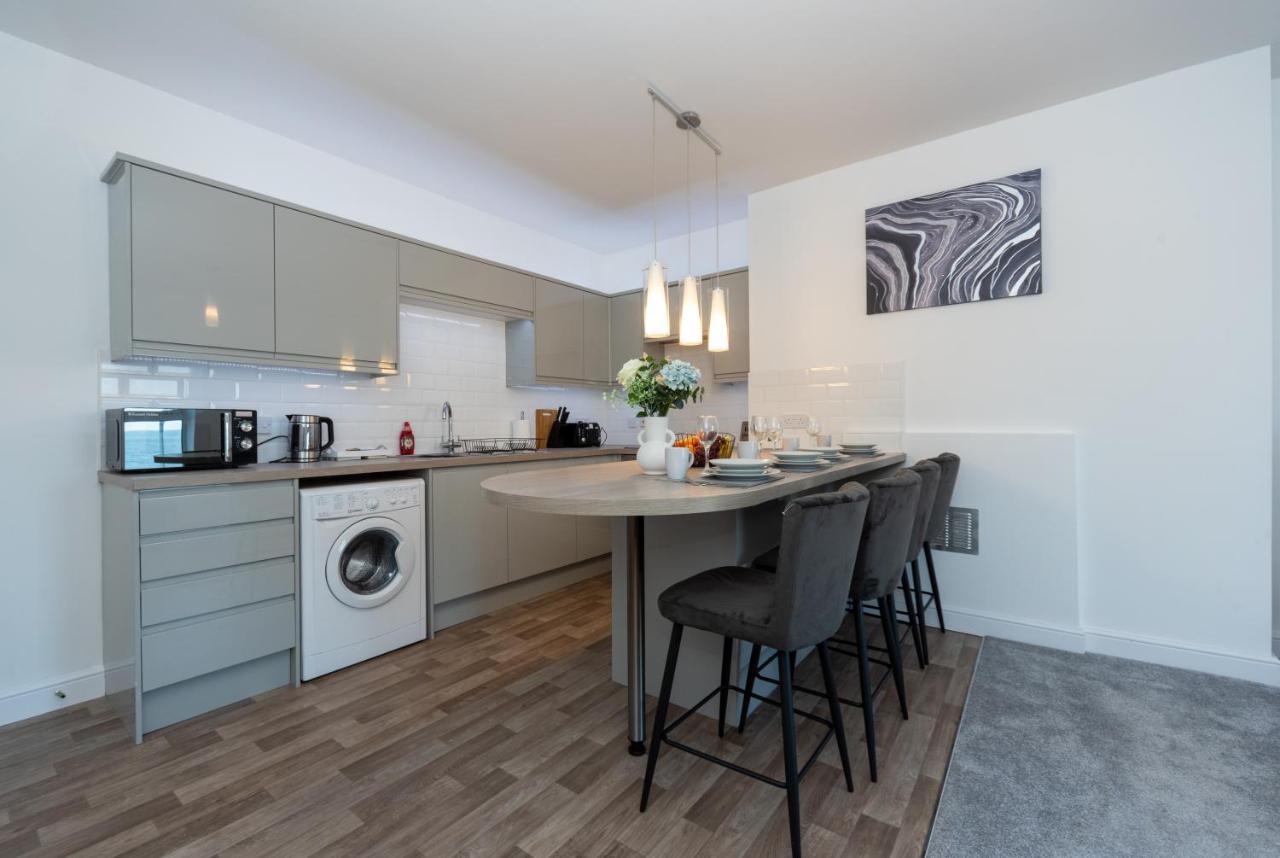 Apartment Sea Views Modern Two Bedroom *