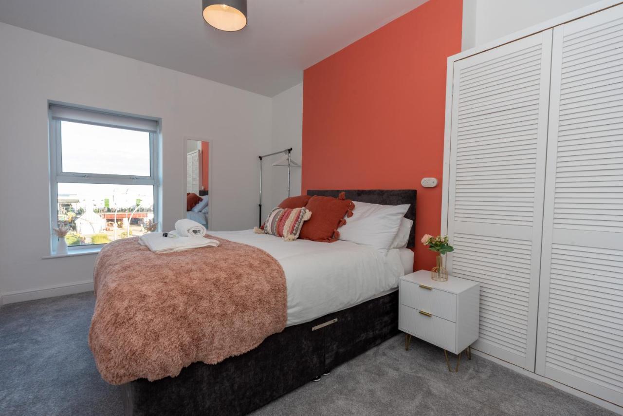 Apartment Sea Views Modern Two Bedroom *